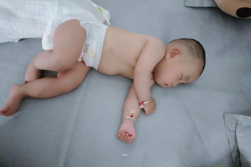 扶余宝宝突然很多眼屎